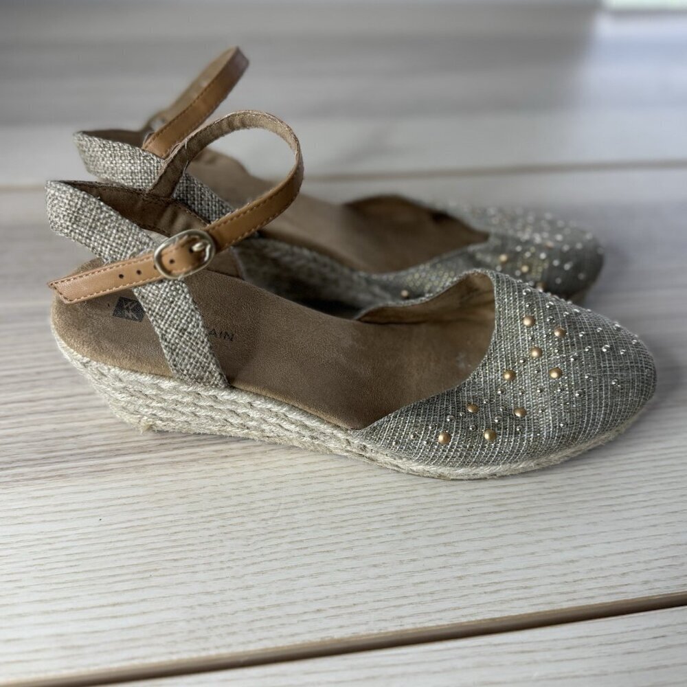 White Mountain 8M Light Green Sailboat Espadrille Wedge Gold Tone Embellished - Picture 3 of 9